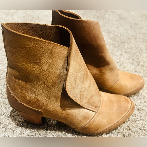 Women’s Leather Ankle Boots - Picture 6 of 6
